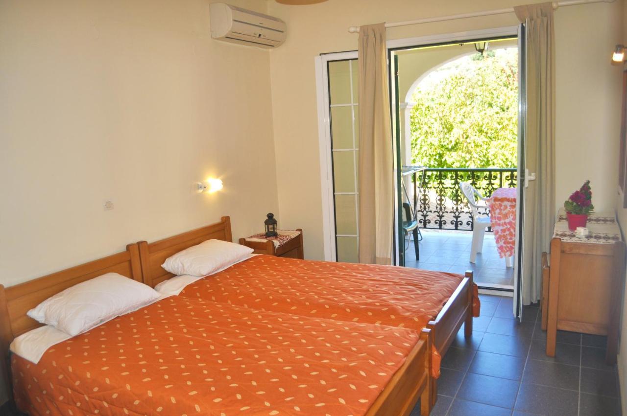 Yannis - Holiday Apartments On Agios Gordios Beach In Corfu Eksteriør billede