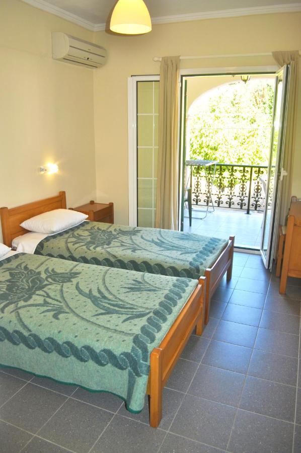 Yannis - Holiday Apartments On Agios Gordios Beach In Corfu Eksteriør billede