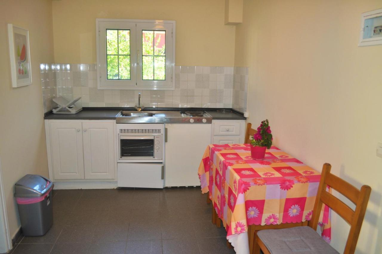Yannis - Holiday Apartments On Agios Gordios Beach In Corfu Eksteriør billede